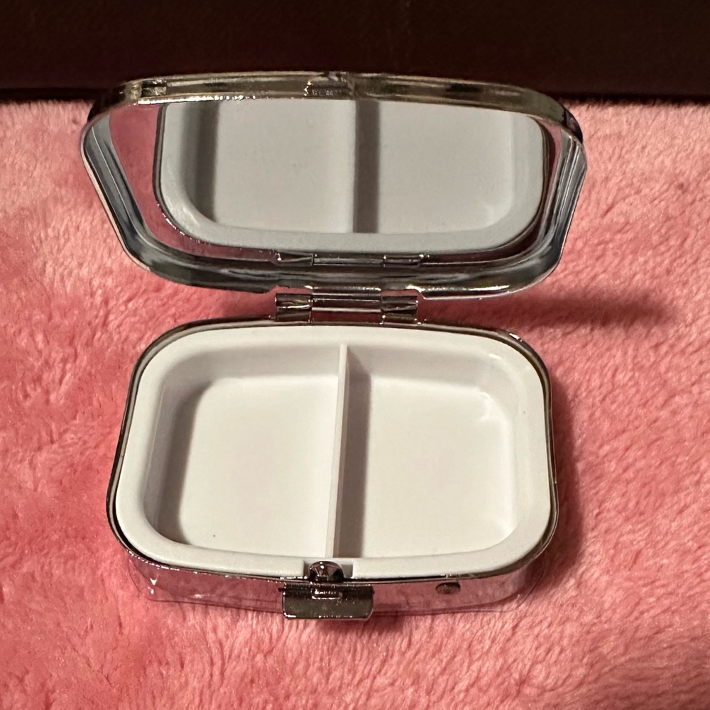 Bee Design Vitamin/Pill Box - Picture 2 of 2